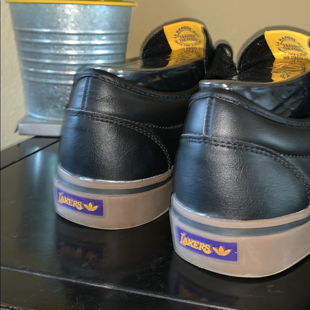 Adidas Lakers Sneaker - Picture 4 of 8